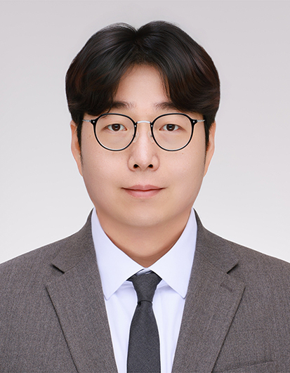 강헌일 사진